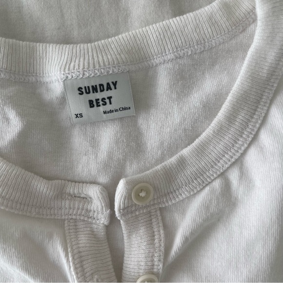 Aritzia Sunday Best Longsleeve - Picture 2 of 3